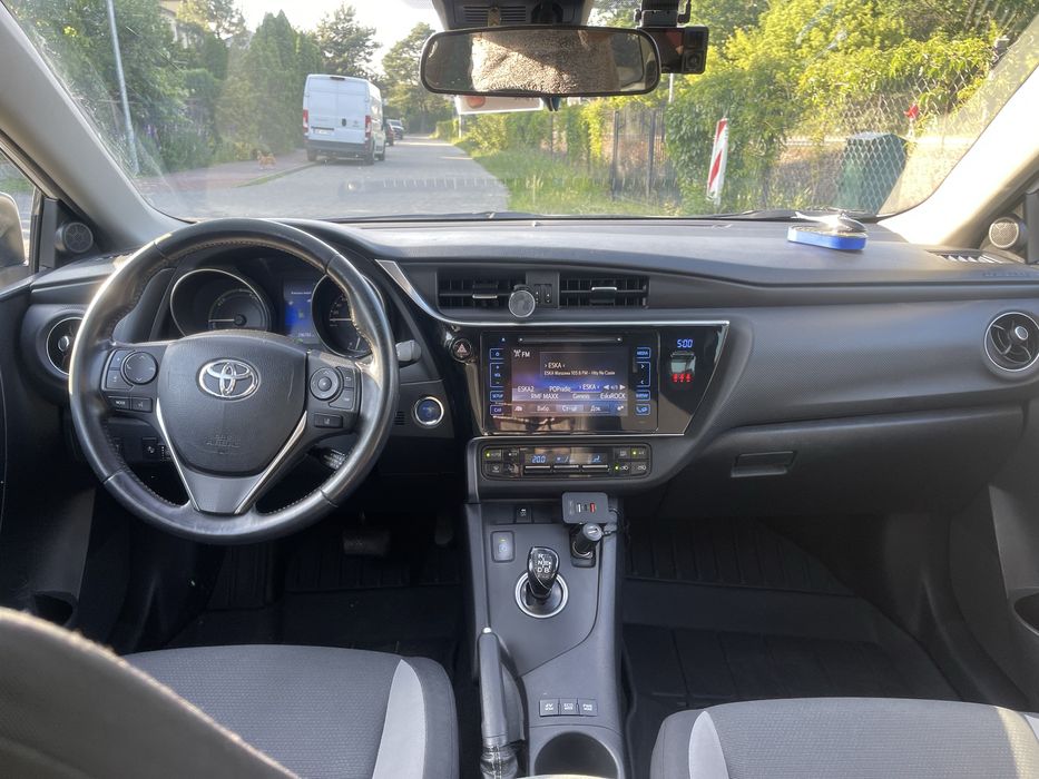 Toyota Auris Hybrid | Automat | 1.8 | 2016