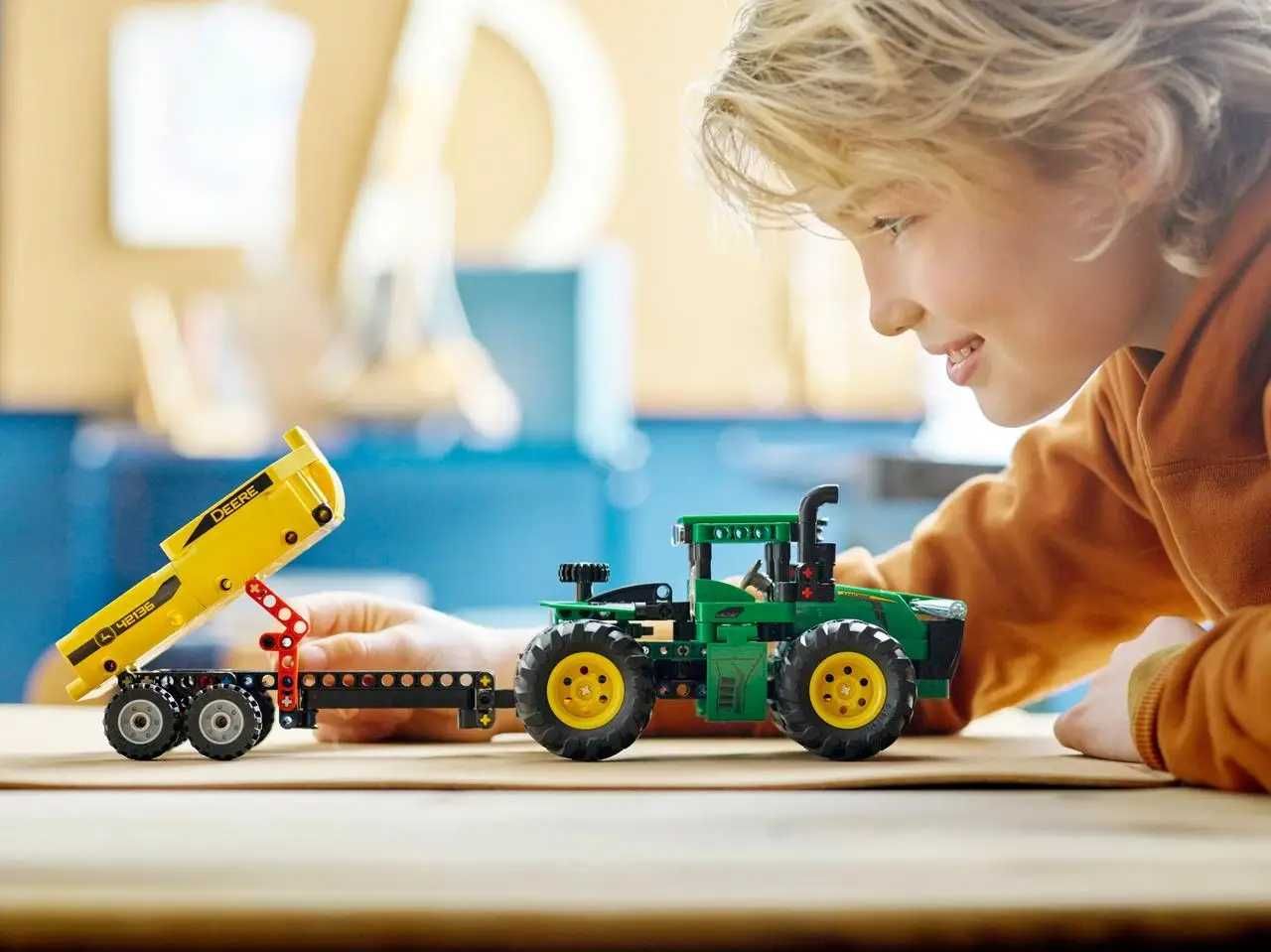 Продам Lego Tehnic John Deere (42136), трактор