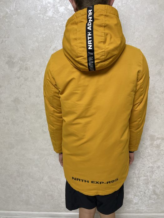 Парка Reserved для підлітка.