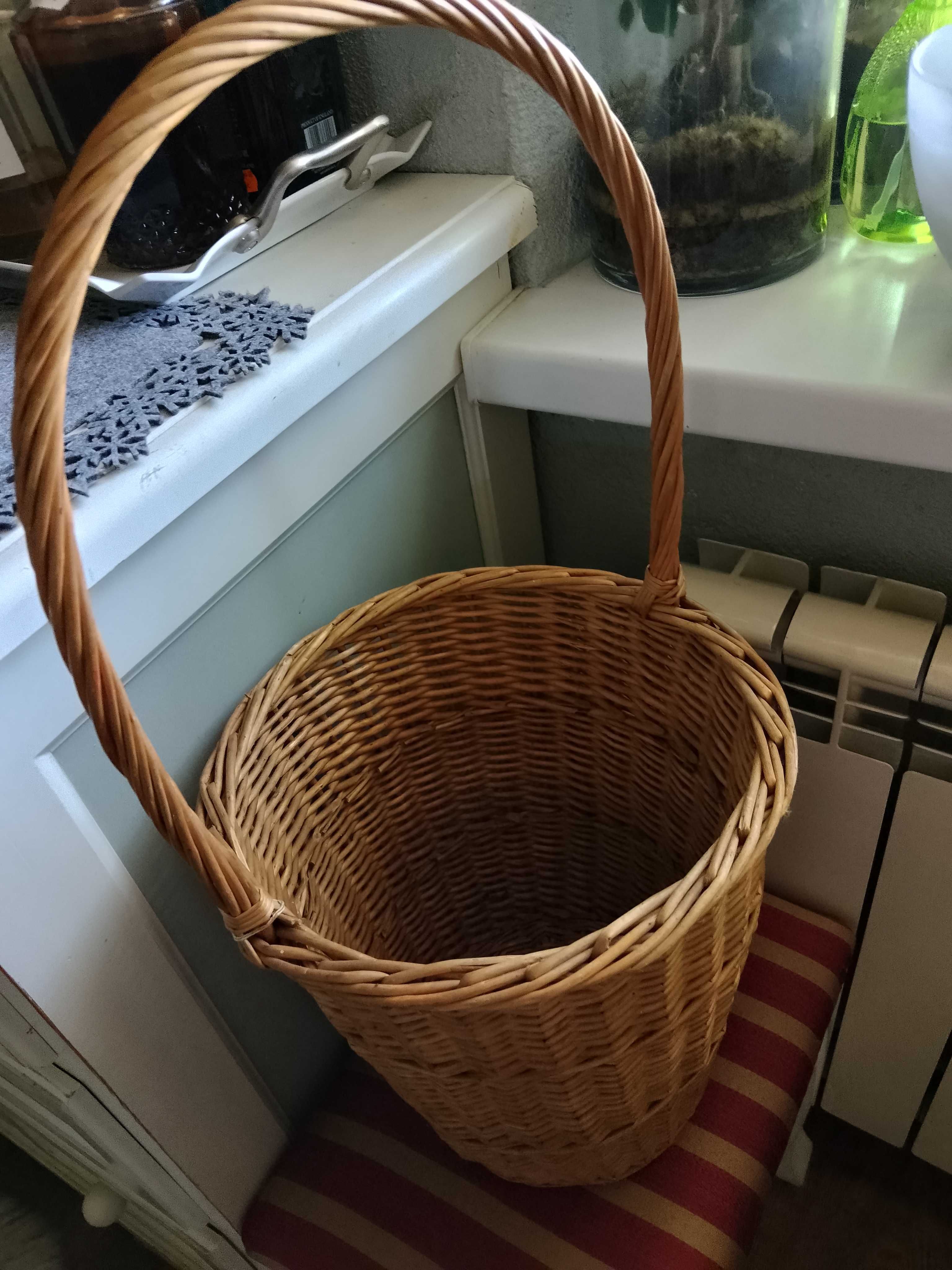 Kosz wiklinowy z pałąkiem