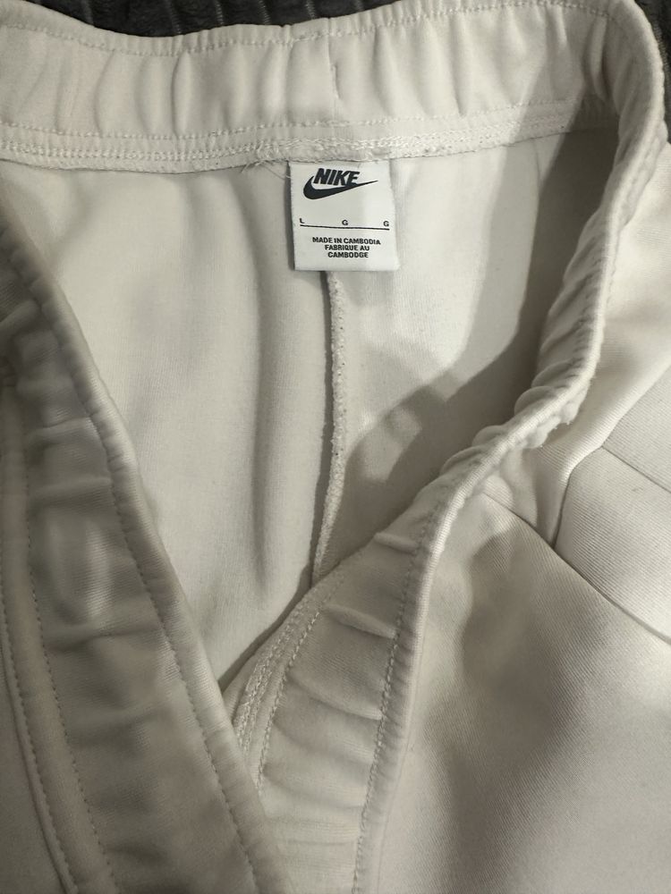 Cream nike tech fleece