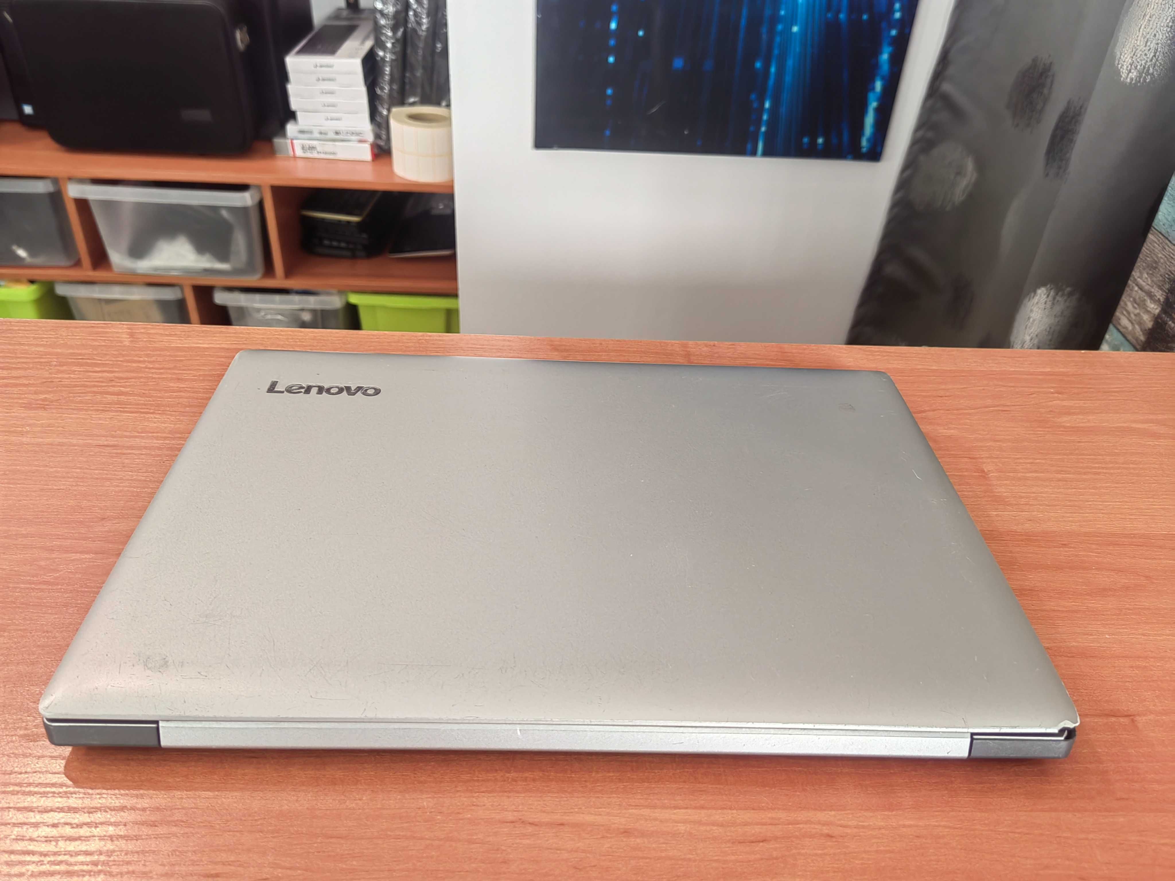 Laptop Lenovo I3 - 6006U. Windows 10.