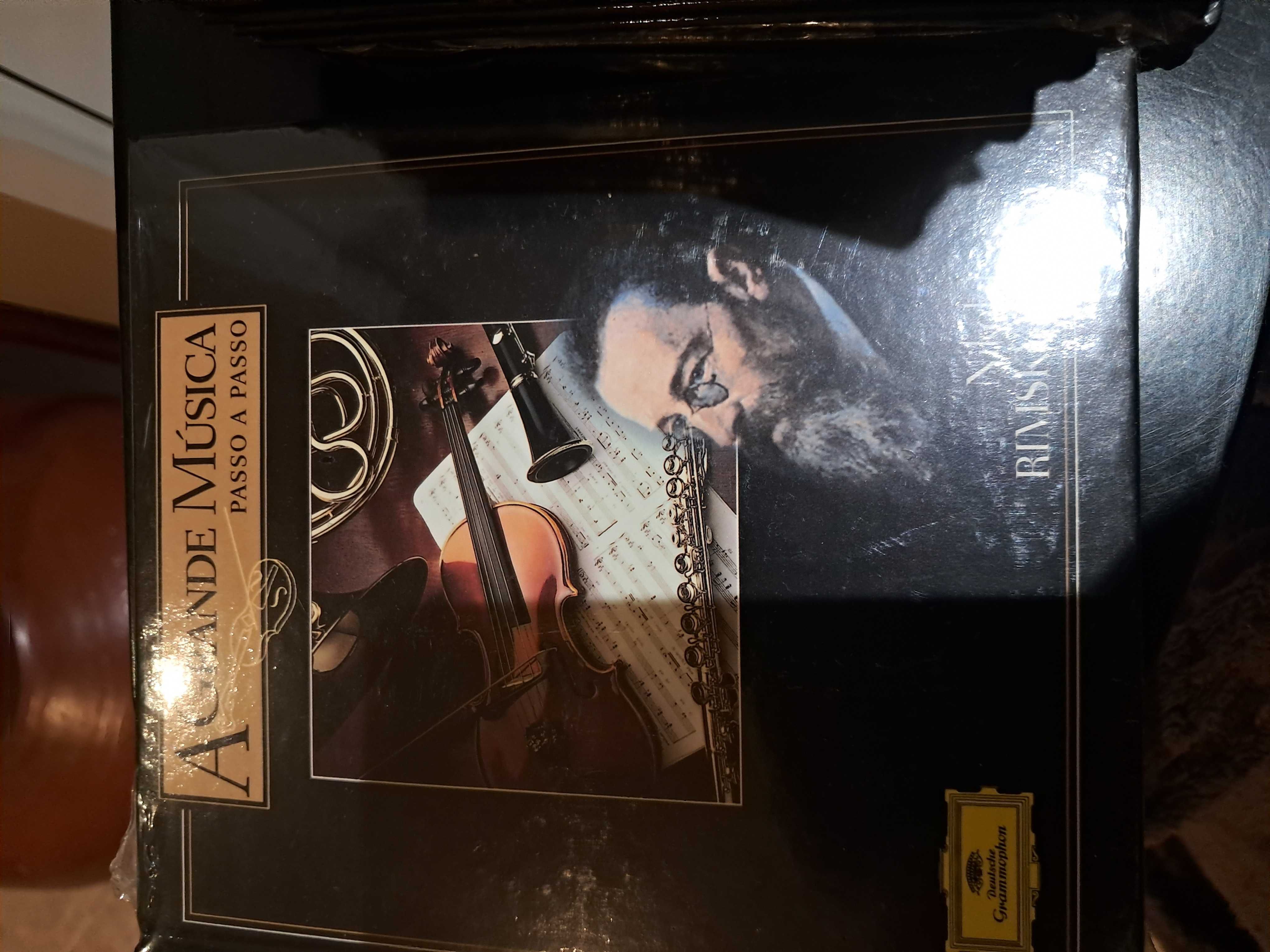 Vendo Cd's musica classica com coluna em madeira