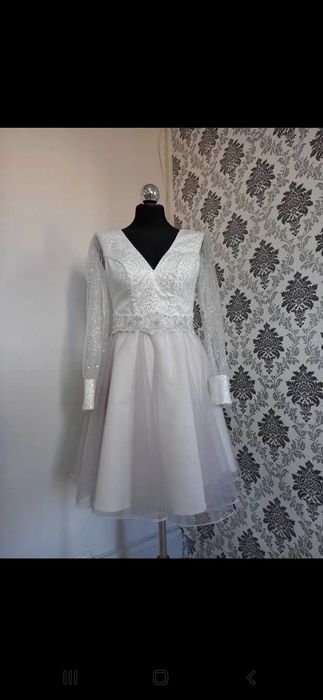 Krotka srebrna sukienka