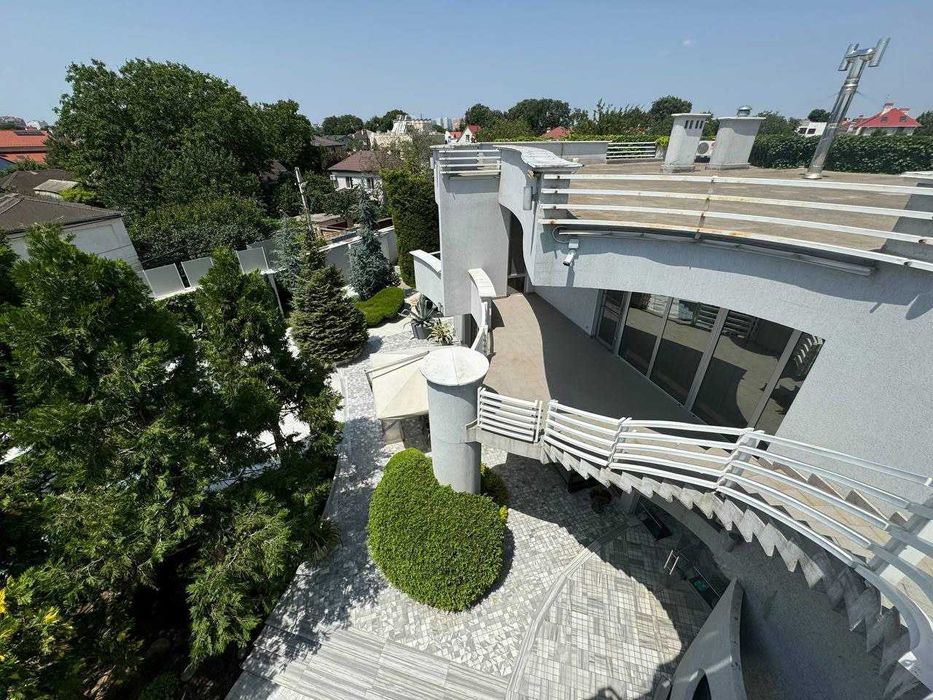 Стильный дом в Одессе у моря с бассейном, 620 м², 13 соток