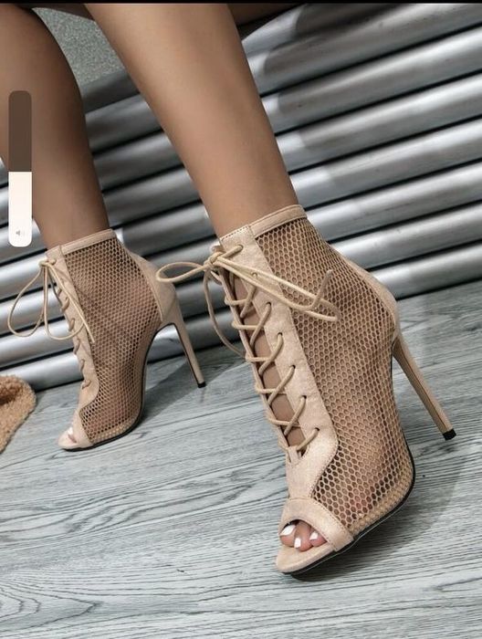 Босоножки для hills