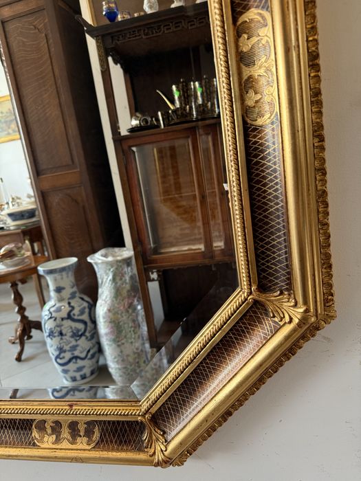 Ośmiokątne lustro ścienne