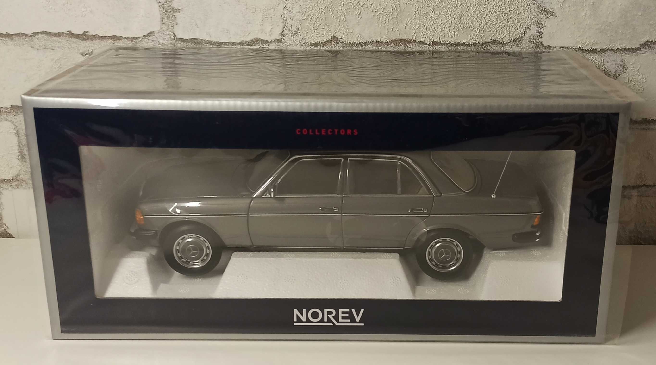 Модель Mercedes-Benz W123 200E 1982, anthracite, 1/18 от Norev