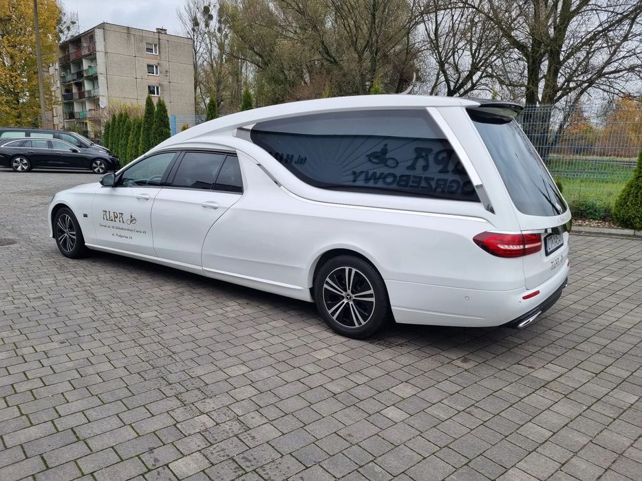 Mercedes-Benz Klasa E Karawan pogrzebowy
