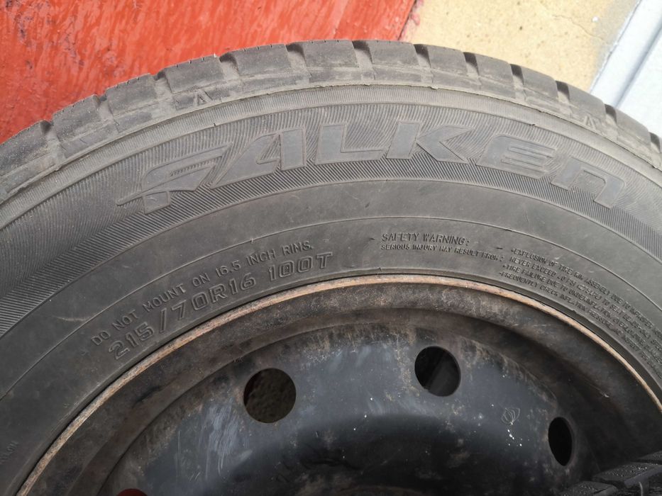 Komplet felg z oponami zimowymi Hyundai 16 cali