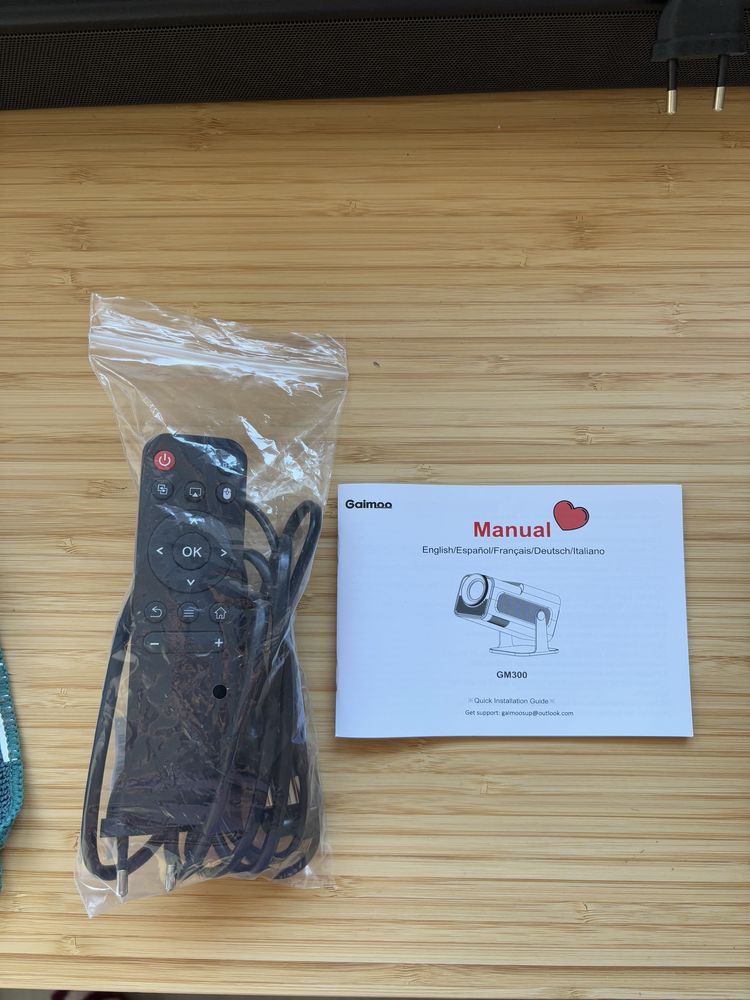 Projetor smart portátil 4K / Bluetooth / Wifi 6 / HDMI / USB