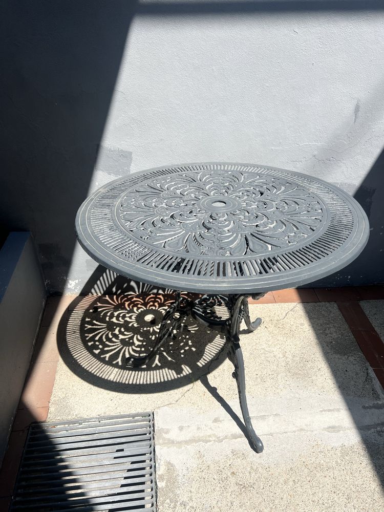 Vendo mesa de jardim