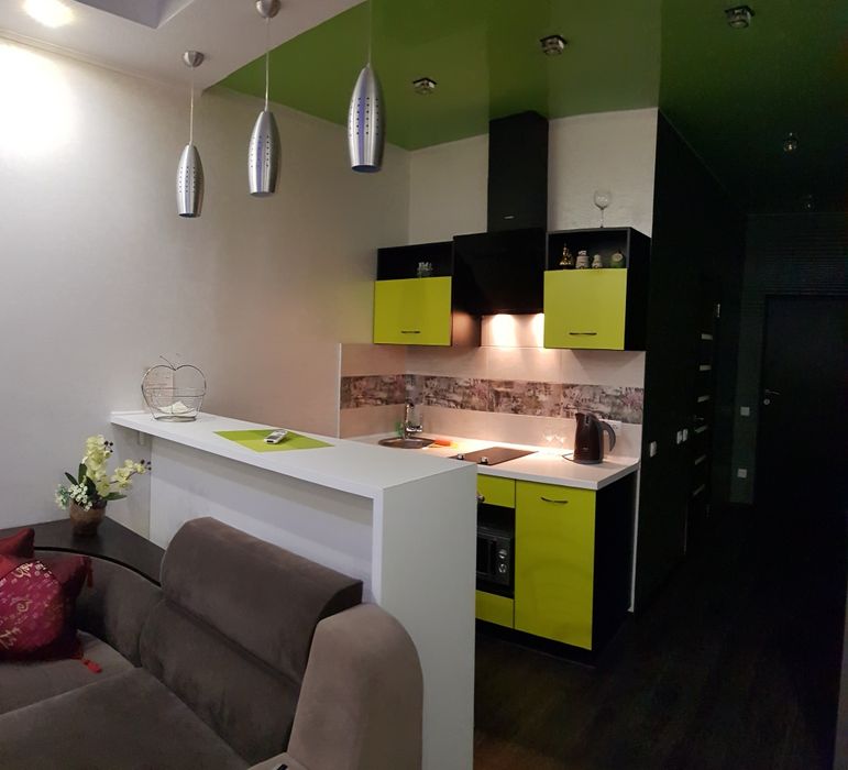 Сдаю На 25 эт. 1к.кварт. посуточно и почасово. М.Холодная гора