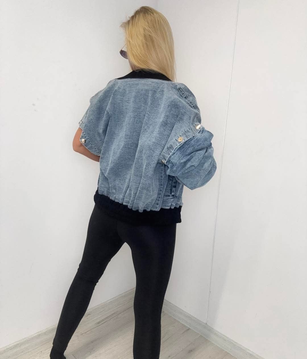 Elegancka kurtka jeans złote napisy logo paparazzi