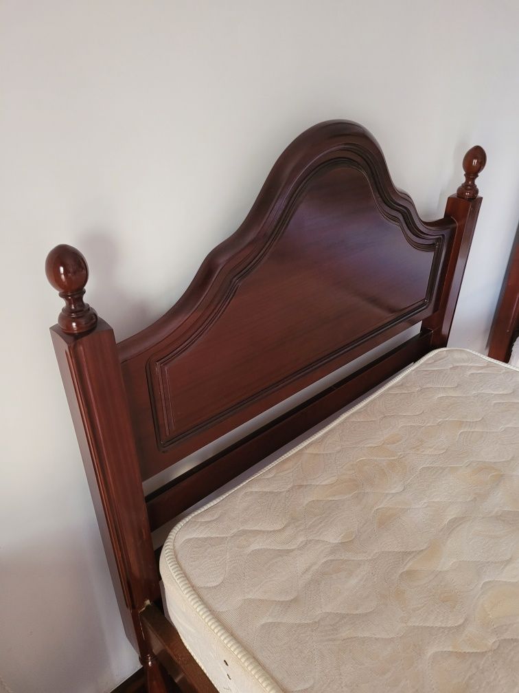 Cama solteiro madeira mogno