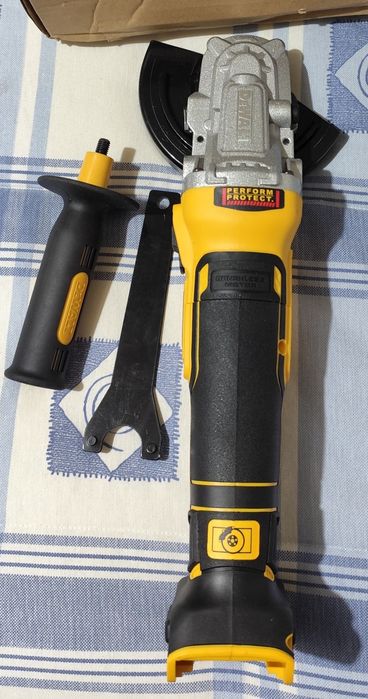 Rebarbadora Dewalt XR 20v  (sem bateria).