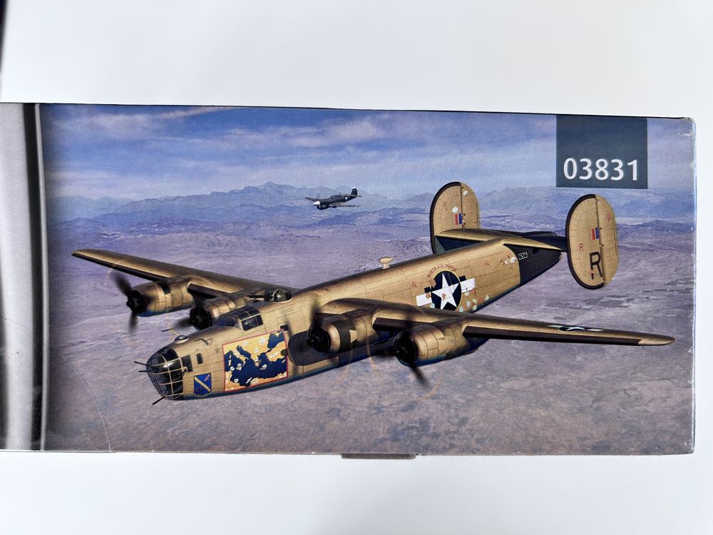 Samolot B-24D Liberator model do sklejania Revell 03831