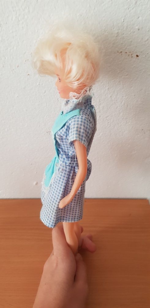 Boneca Barbie empregada (SEM PORTES de ENVIO)