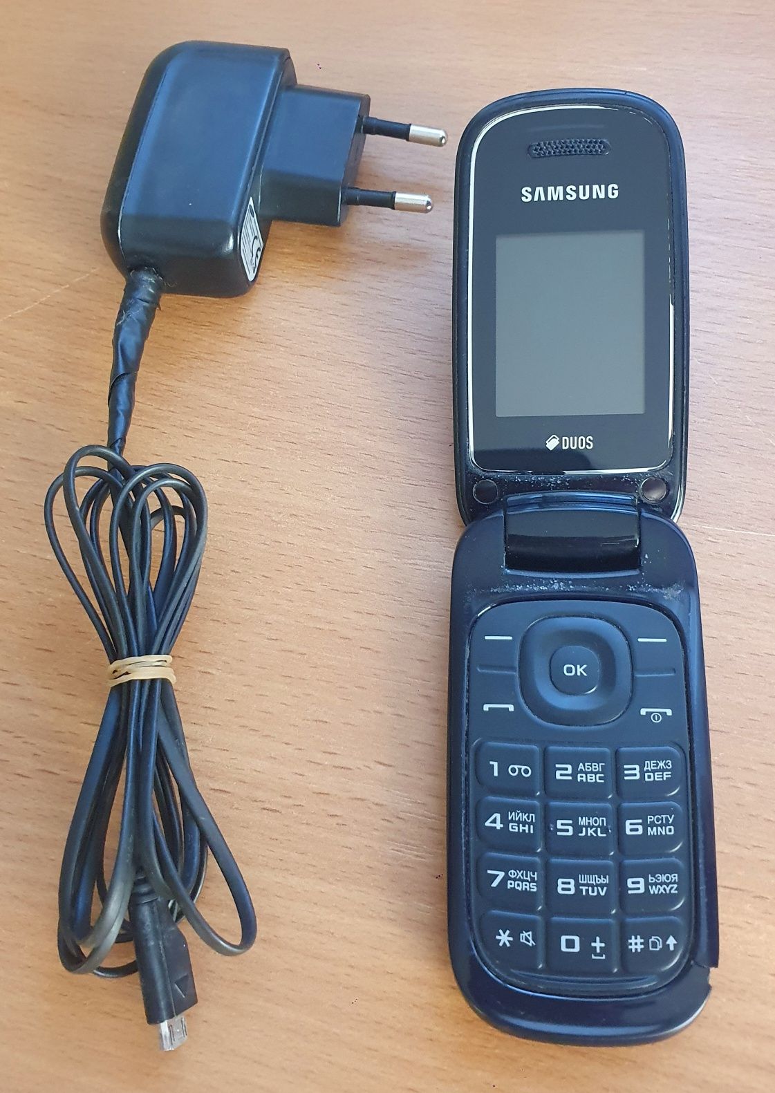 Мобильный телефон Samsung