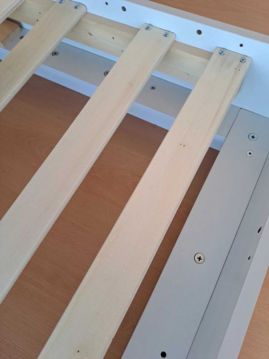 Cama casal branca com leds