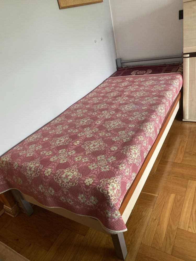 Łóżko 90x200 z materacem