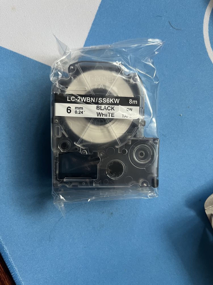 Картридж зі стрічкою для принтера Epson LabelWorks LC-2WBN