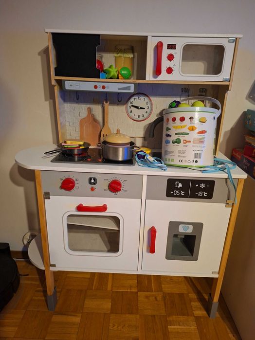 Kuchnia zabawkowa Lidl i duzy zestaw owoców zabawkowych i warzyw