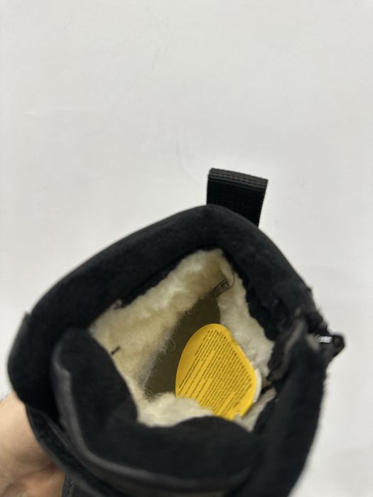 Хайтопи зимові на хлопчика 27-32, чорні ботинки на овчині. Черевики