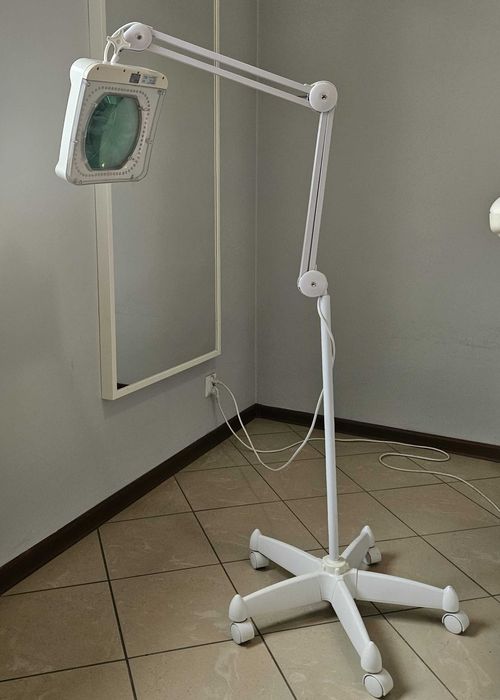 Lampa bezcieniowa kosmetyczna