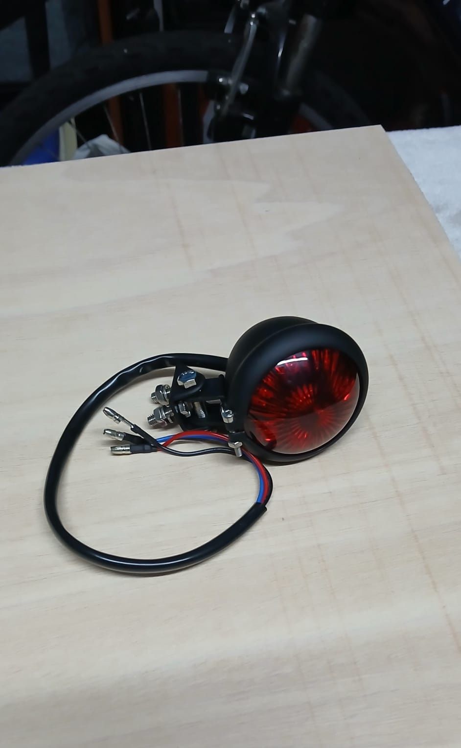 Farolim, farol traseiro para mota, café racer, scrambler, brat style.