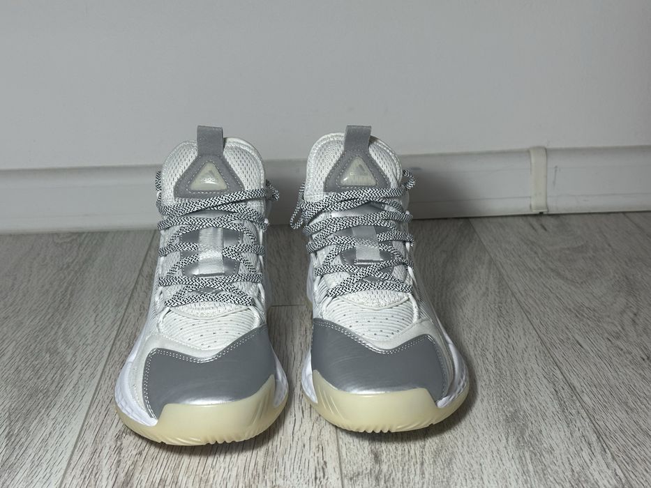Adidas oryginalne nowe do koszykówki damskie Lightstrike rozmiar39 1/3