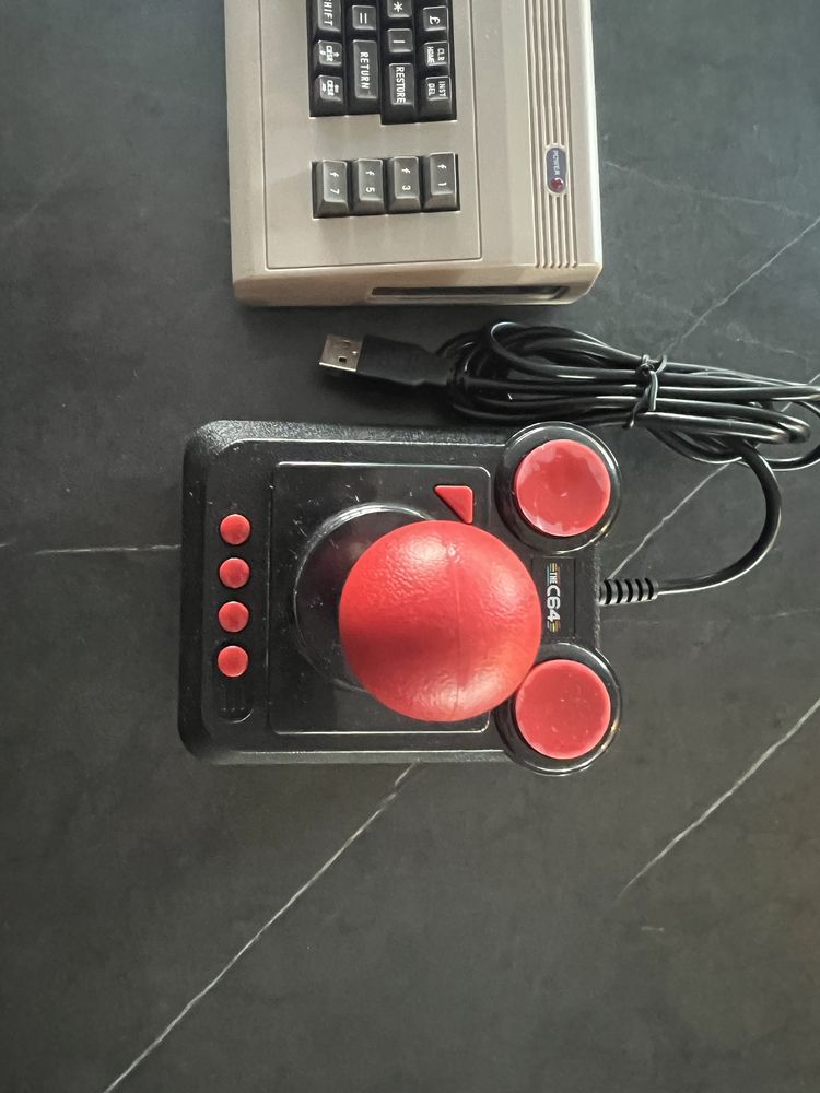 Konsola retro the C64 mini