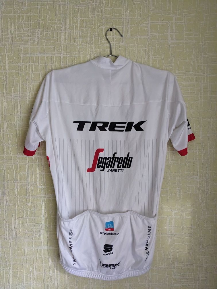 Tour de France та Trek-Segafredo, Santini/Sportful велоджерсі