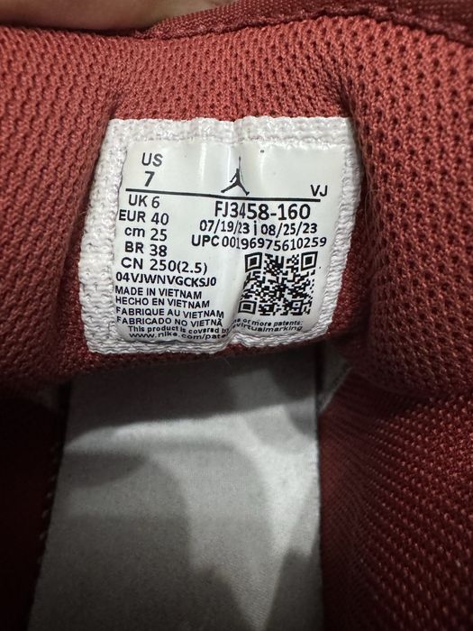 Jordan Mid SE como NOVAS