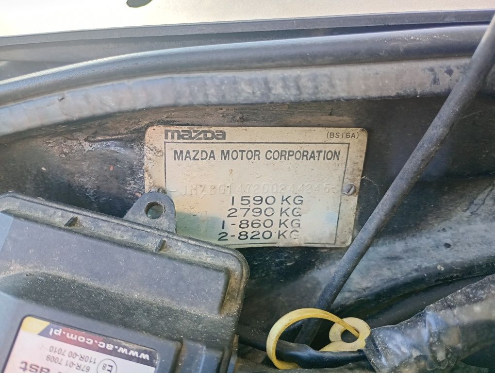 Продається mazda 323 сліпиш на повному ходу