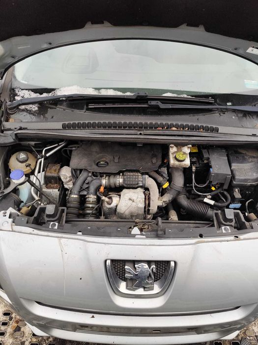 Posiadam czesci peugeot  5008   1.6 e-hdi