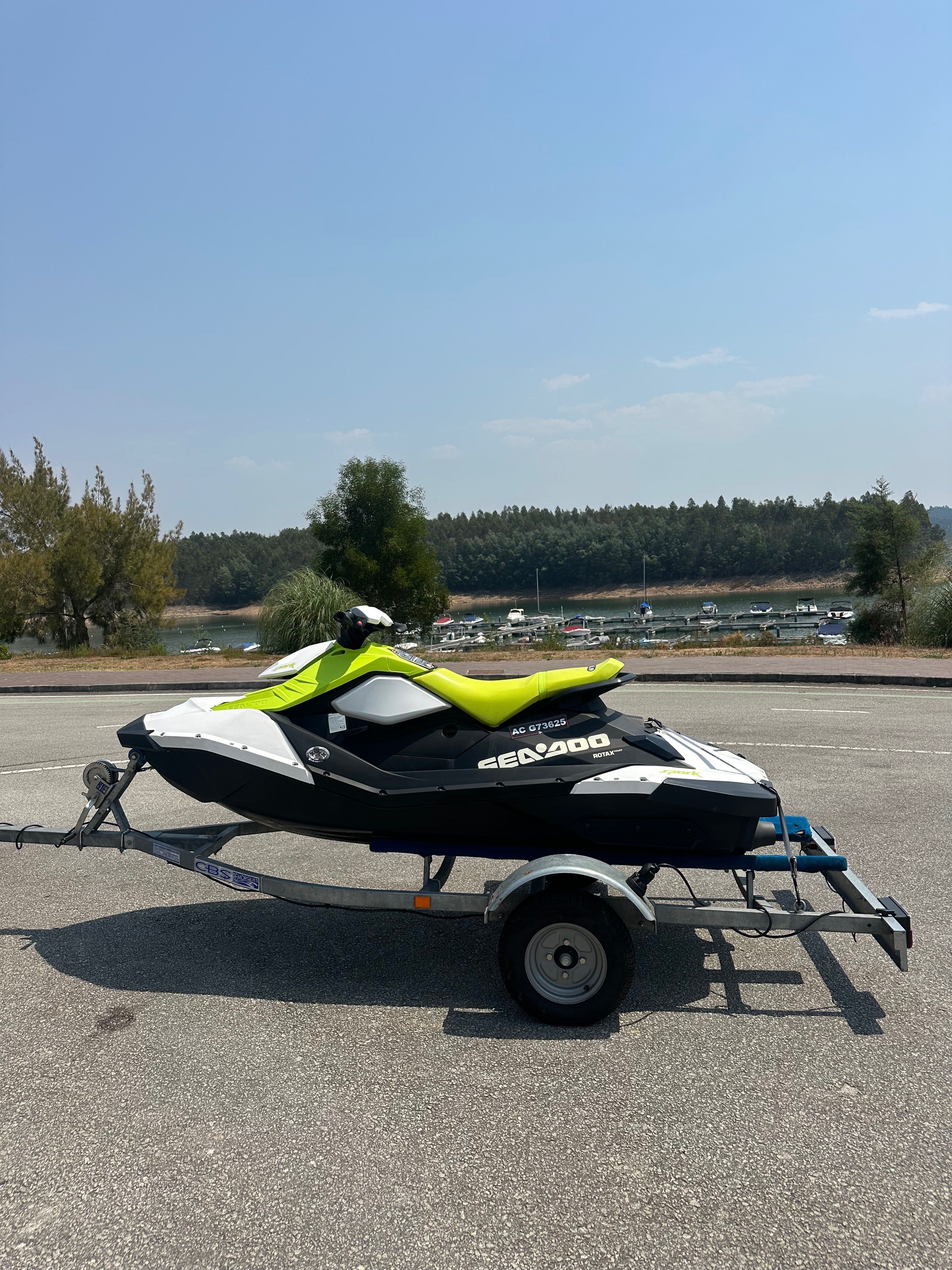 Mota de água Sea Doo Spark 2024 - 34 horas de uso c/ garantia fábrica