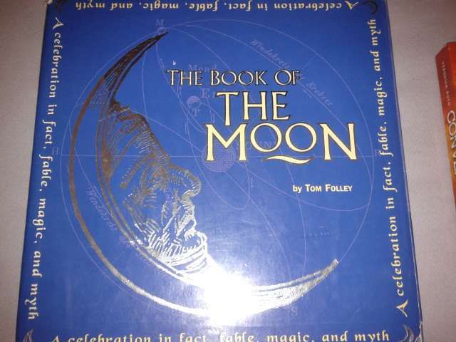 livro em ingles, infantil, sobre a lua