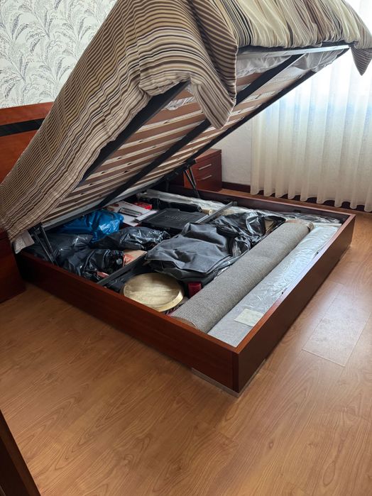 Mobiliário de quarto de casal como novo