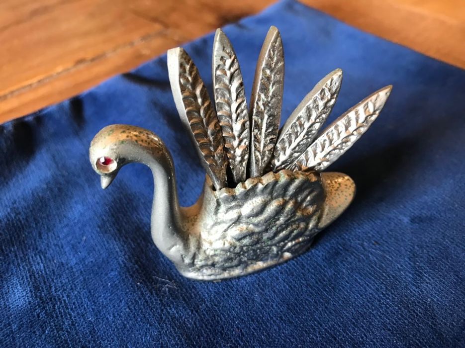 Cisne antigo em metal