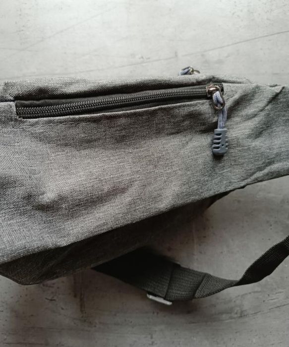 Нова фірмова бананка універсал