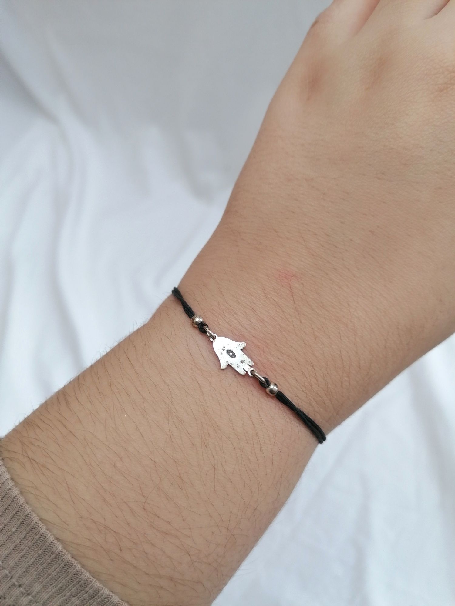 Pulseira de fio com Hamsa