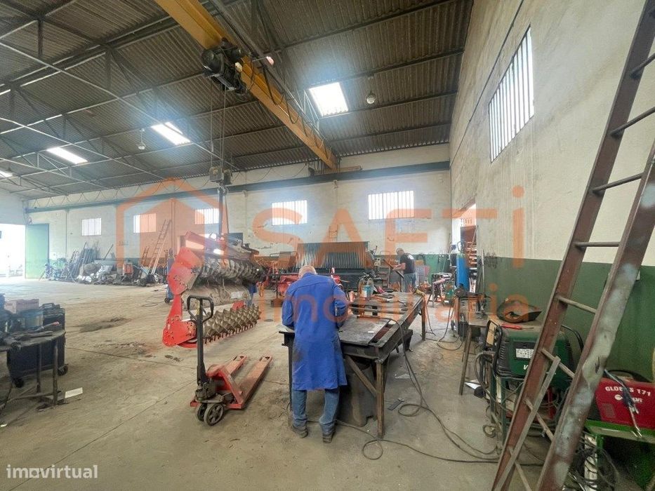 Oficina metalomecânica reparadora de máquinas agrícolas e industria...