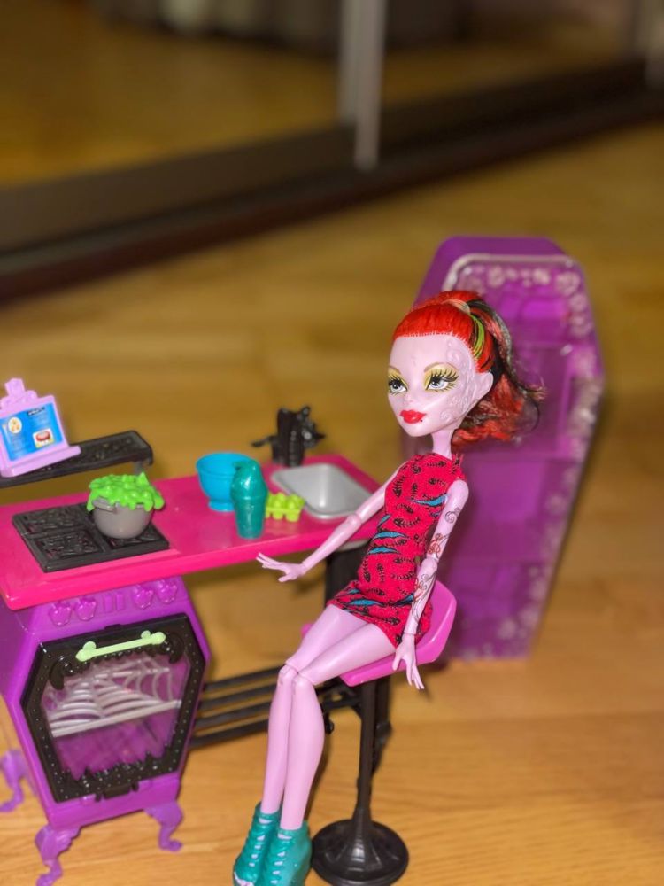 Monster High, Ever After, Barbie