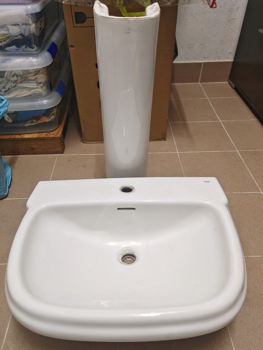 Lavatório de coluna Roca