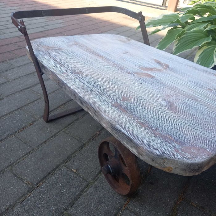 Stolik wykonany własnoręcznie.