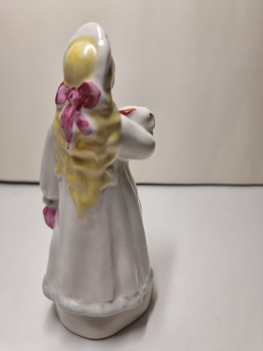 Статуэтка  Снегурочка с зайцем городница очень редко 1953 по 1957 год