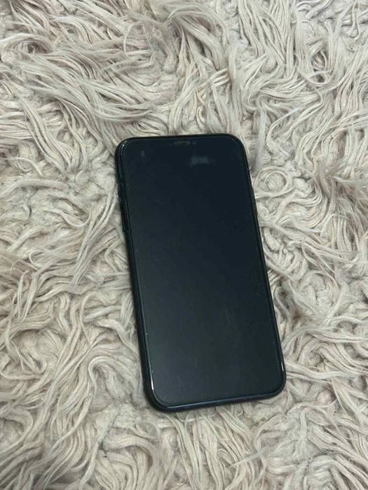 iphone XR + 9 caseów