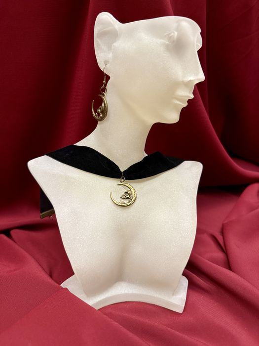 Elegancki komplet biżuterii – choker + kolczyki z motywem księżyca
