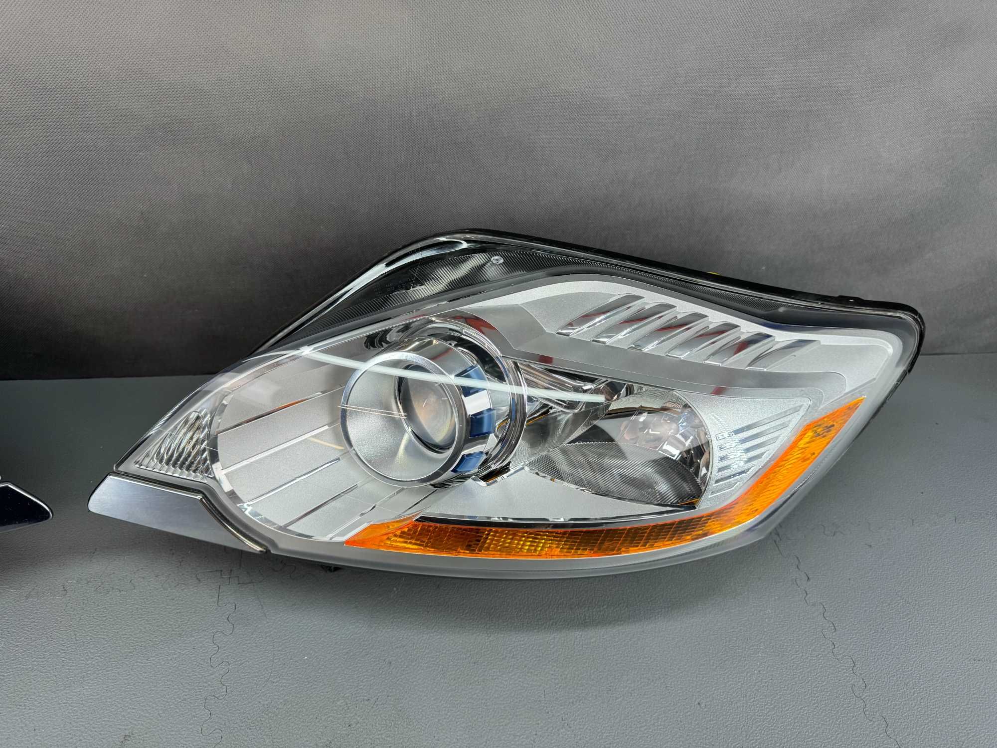 Ford KUGA MK1 08-13r. Lampy Przednie Bi-Xenon Lewa+Prawa Kompletne EU